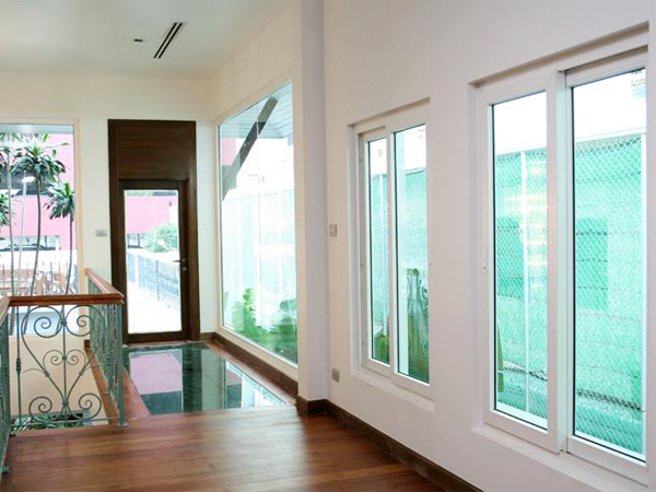 CỬA NHỰA 01